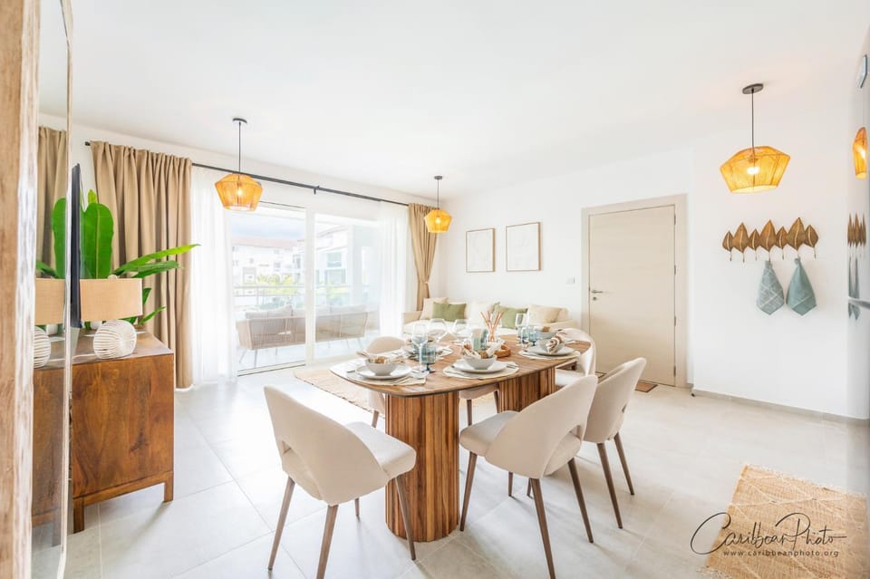 Living room, Dining area