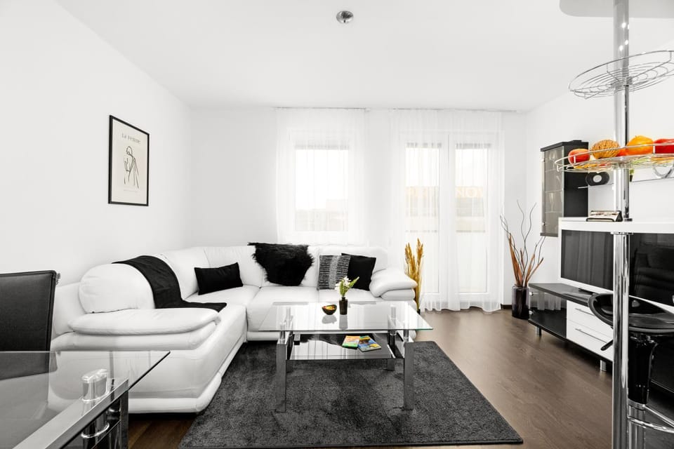 TV and multimedia, Kitchen or kitchenette, Living room, Seating area, minibar