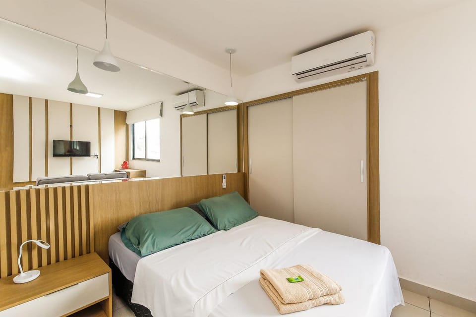 Photo of the whole room, Bedroom