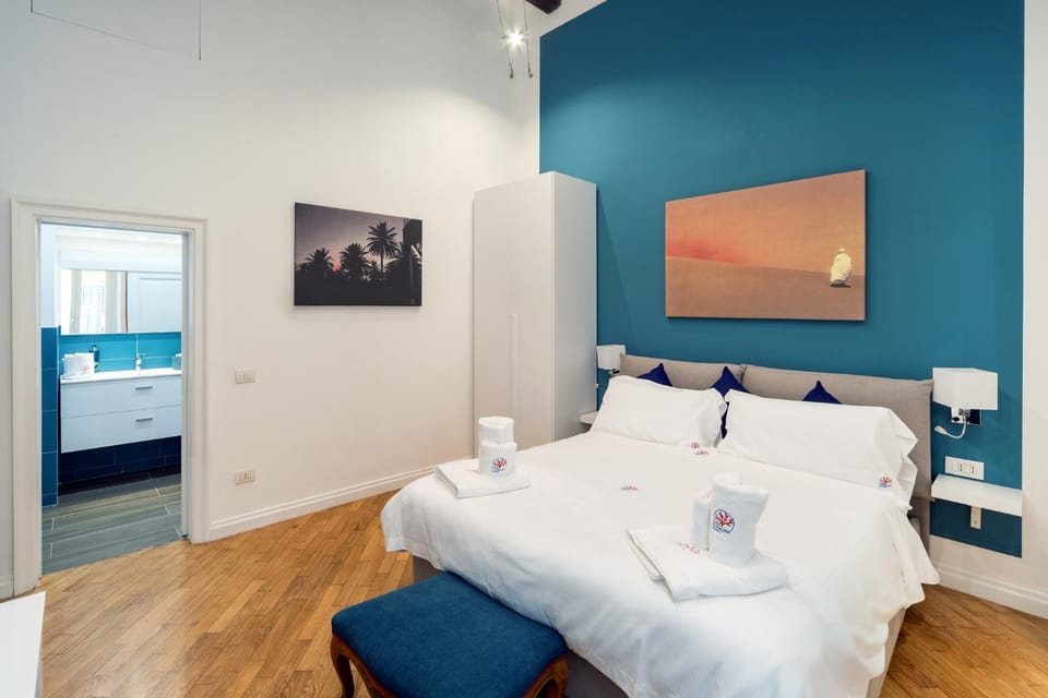 Bedroom, towels, wardrobe