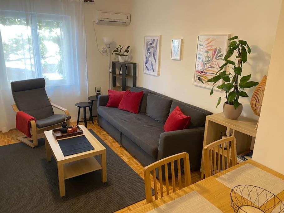 Rosemary apartment-cosy and peaceful spot with private parking Apartment in Dubrovnik