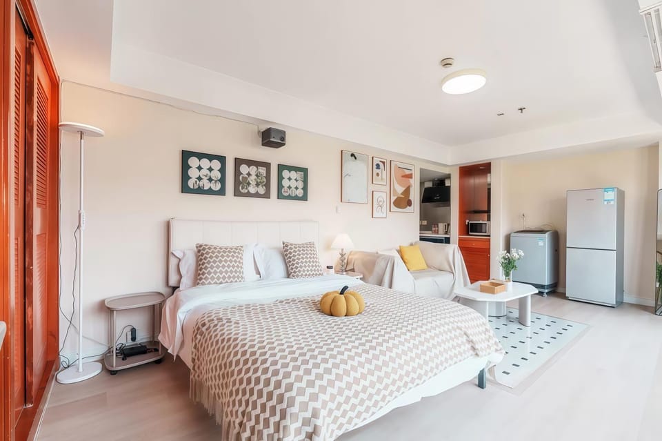 Bed, Photo of the whole room
