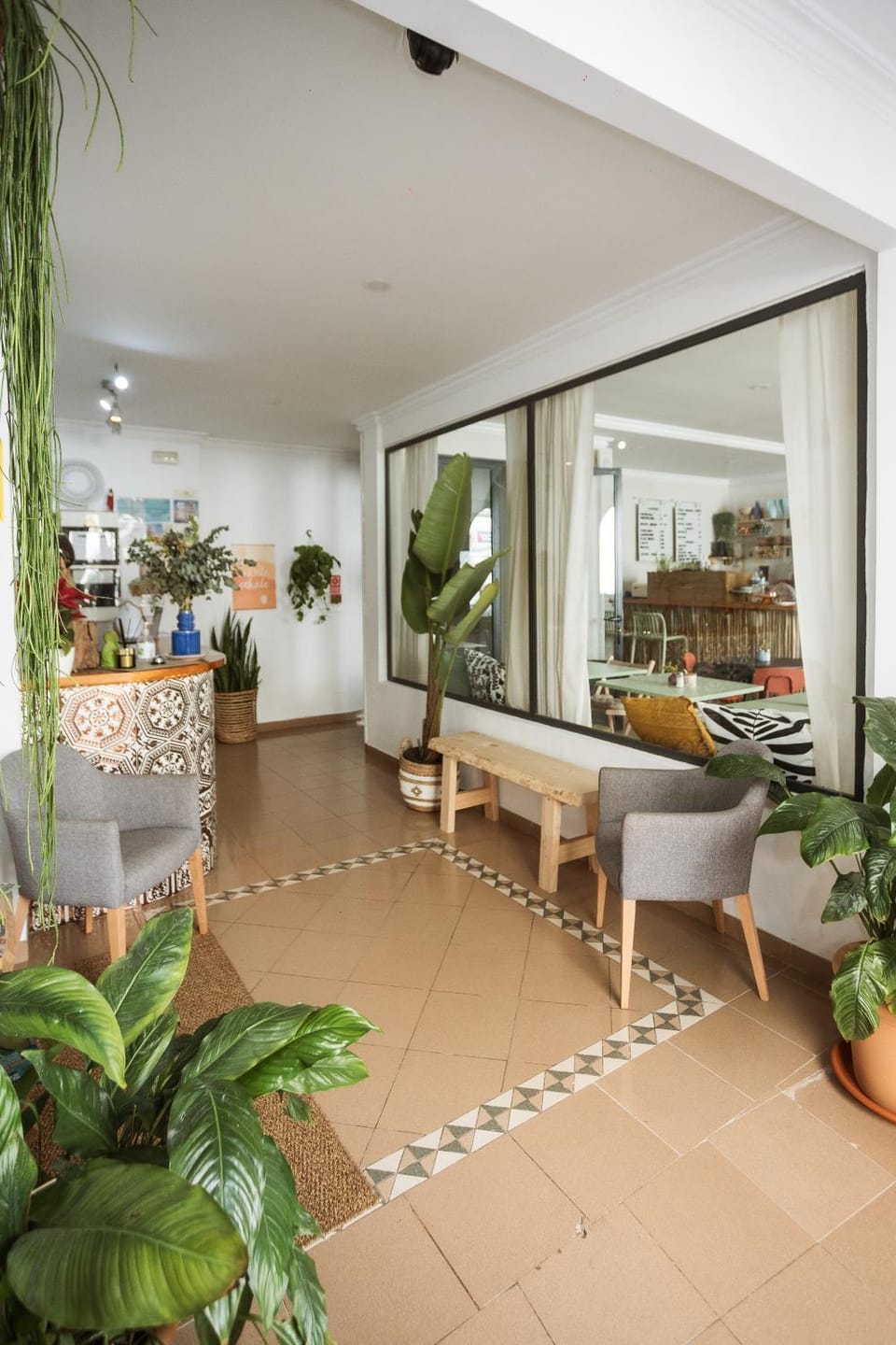 Property building, Lobby or reception, Breakfast