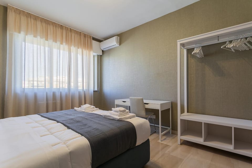 Photo of the whole room, Bedroom