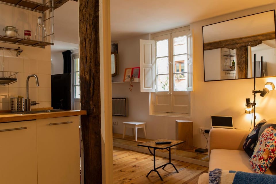 Kitchen or kitchenette, Living room