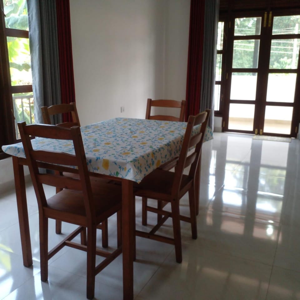 Villa in Yakkala, Gampaha House in Western Province