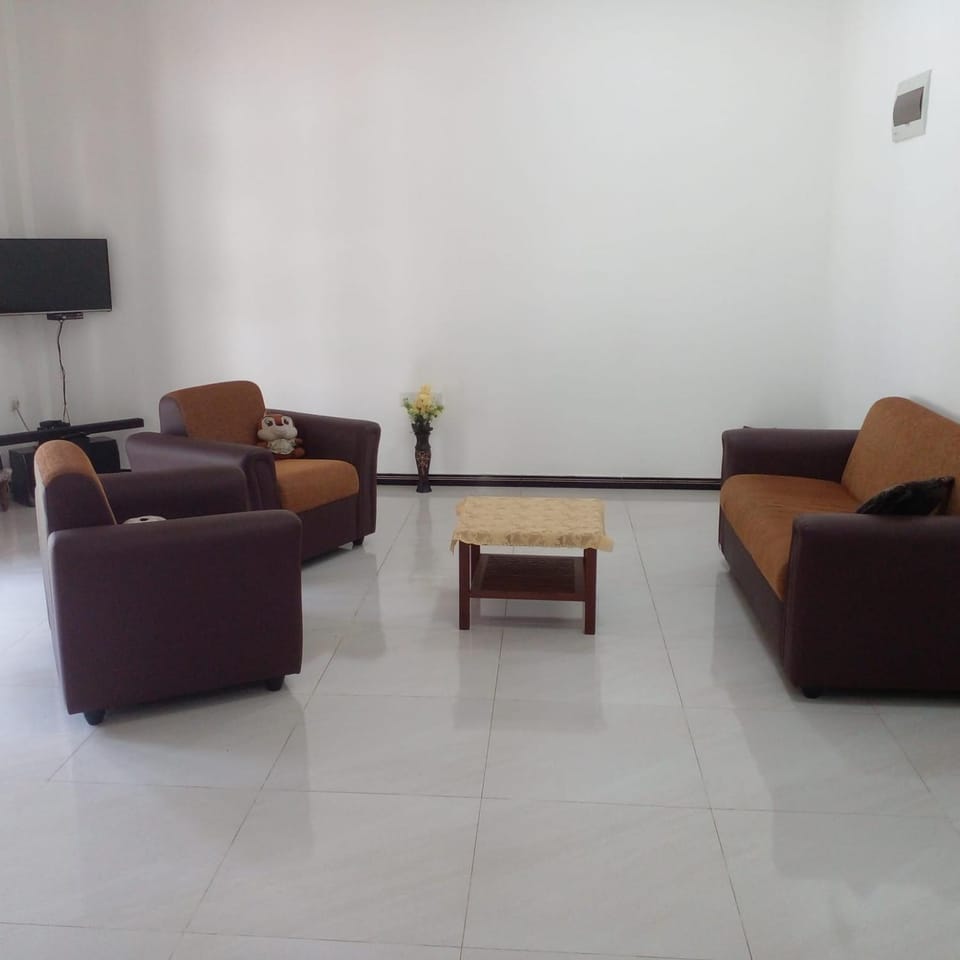 Villa in Yakkala, Gampaha House in Western Province