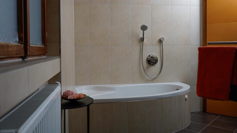 Bathroom, Bath