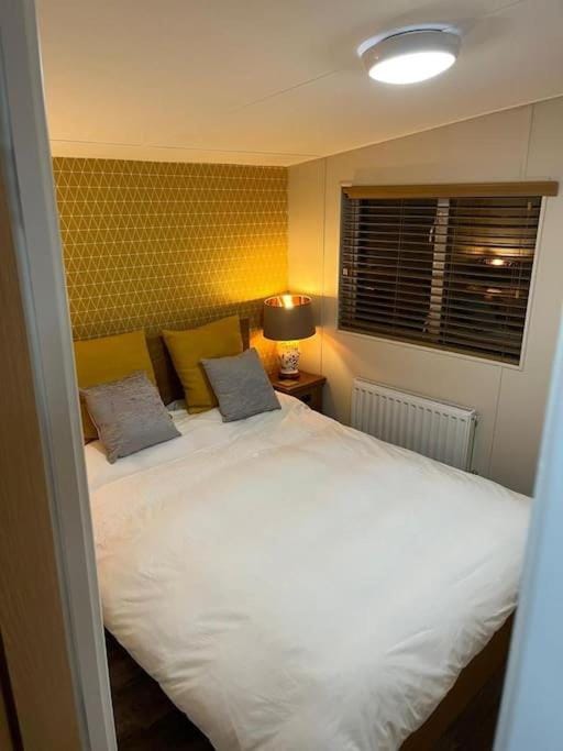The Cherries - Caer beris holiday park 2 bedroom lodge - No commercial vehicles allowed on site Apartment in Wales