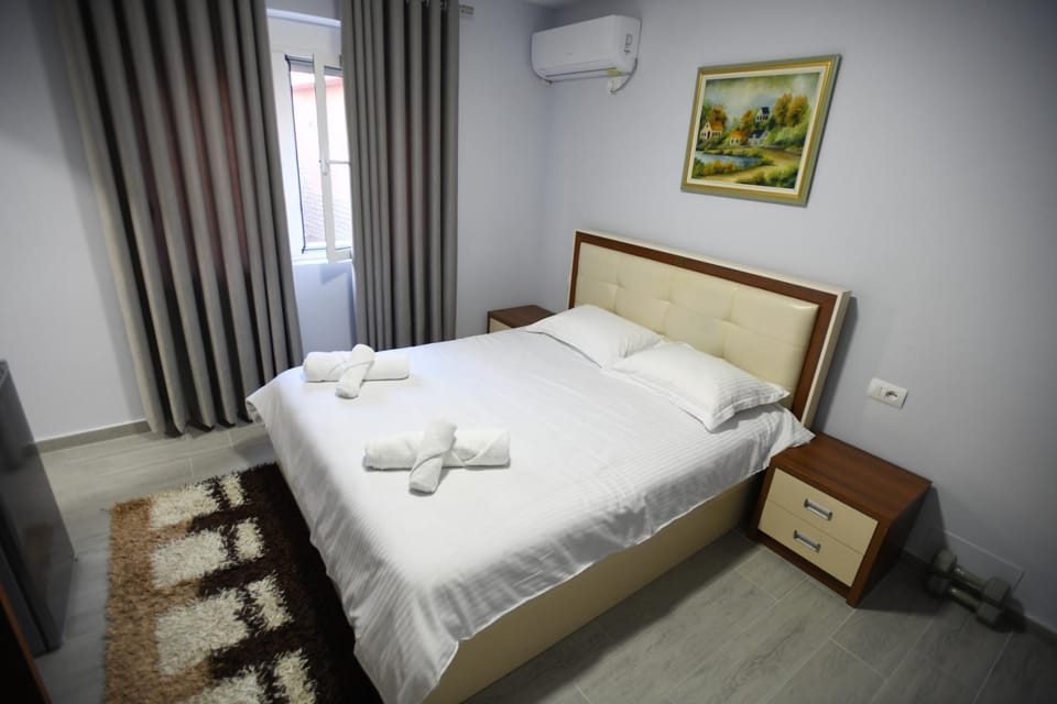Bed, Photo of the whole room, Bedroom, towels, air conditioner