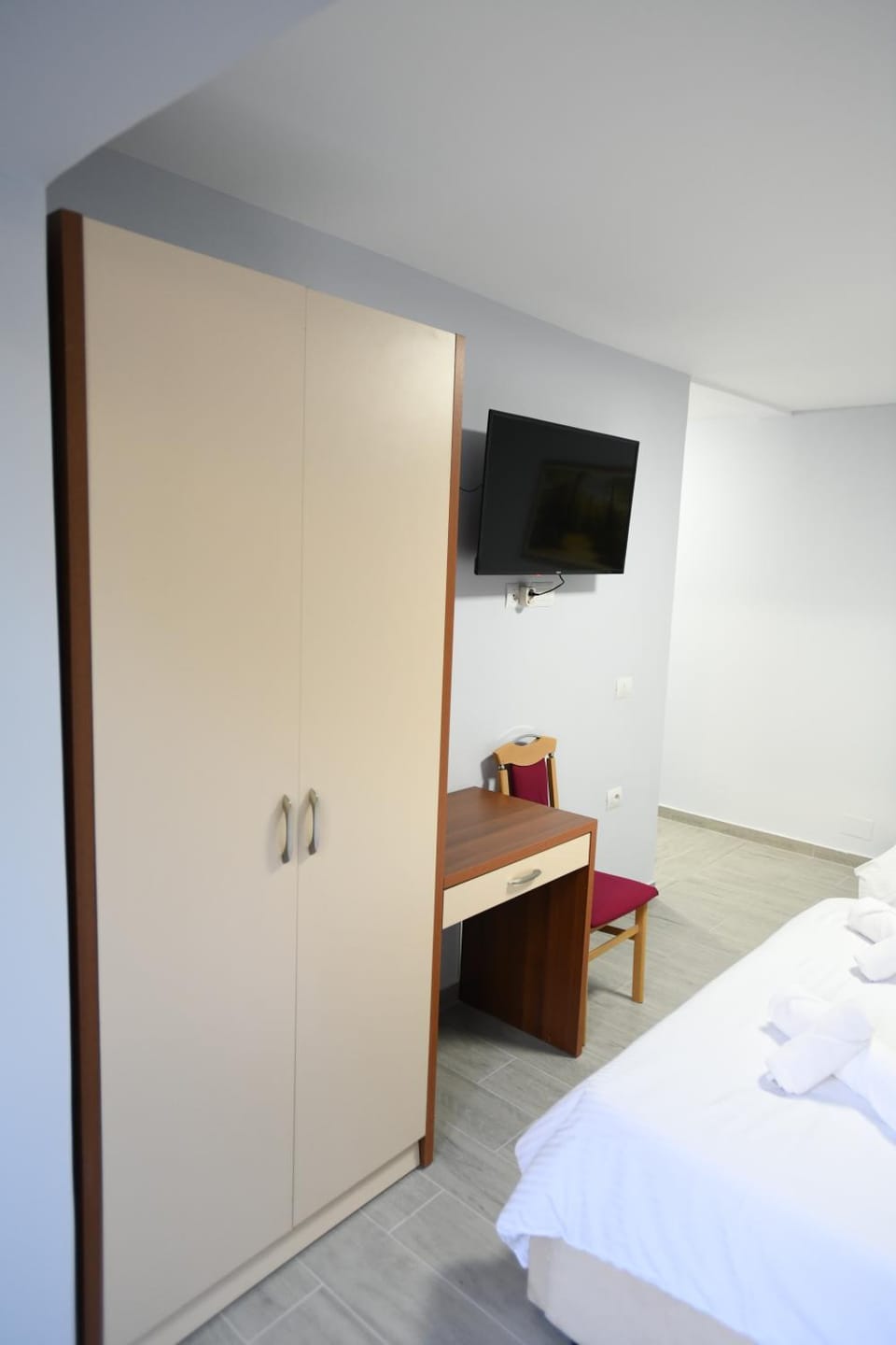 TV and multimedia, Photo of the whole room, Bedroom, hair dresser, wardrobe