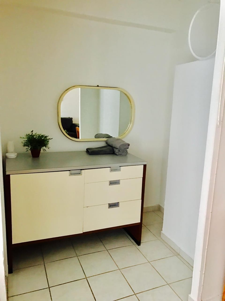 Stylish Montreal Apartment: Comfortable Stay in the Golden Square Mile Apartment in Montreal