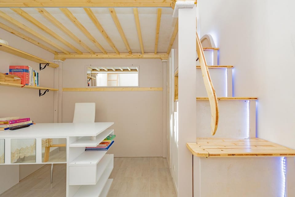 Seating area, bunk bed