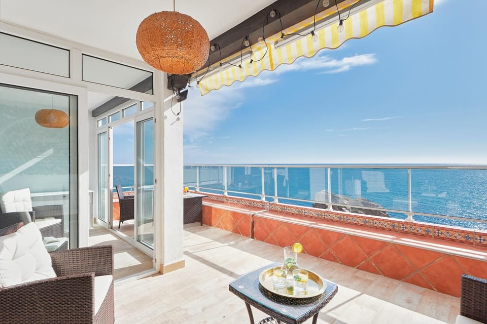 Natural landscape, View (from property/room), Balcony/Terrace, Seating area, Sea view