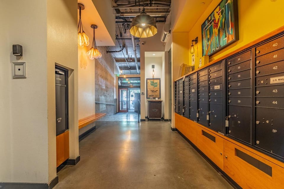 Seattle Modern and Stylish Penthouse Apartment (Wifi, Pet Friendly, Rooftop) Apartment in Seattle
