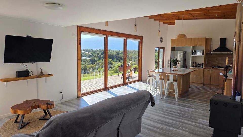 Casa Vulkaan House in Los Lagos, Chile