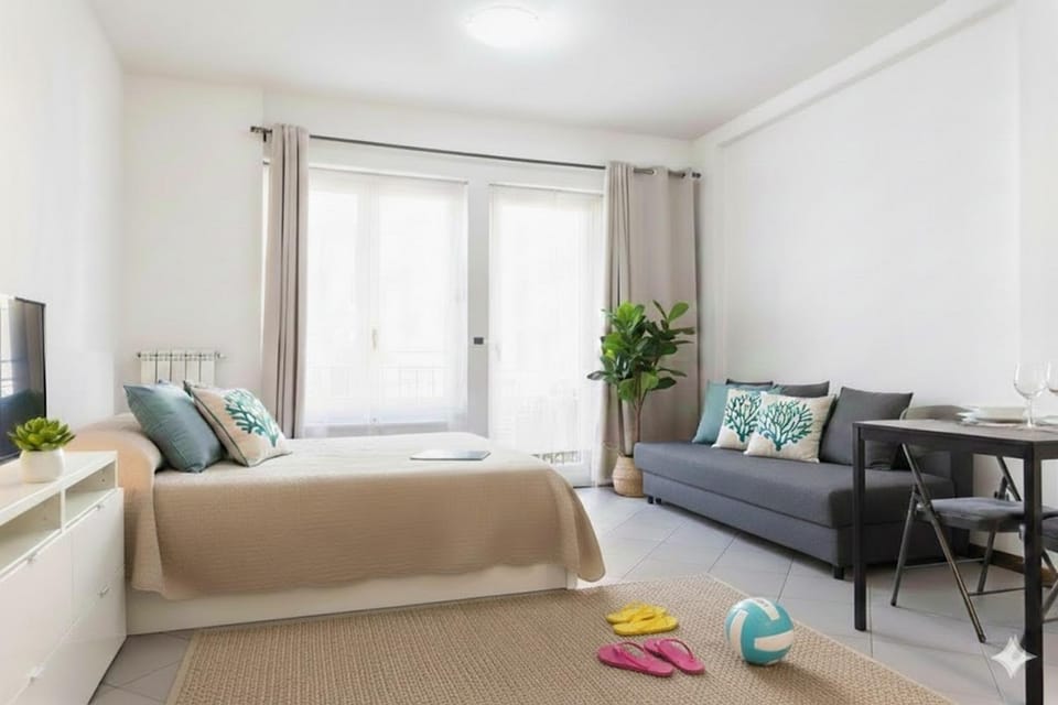 Living room, Bedroom