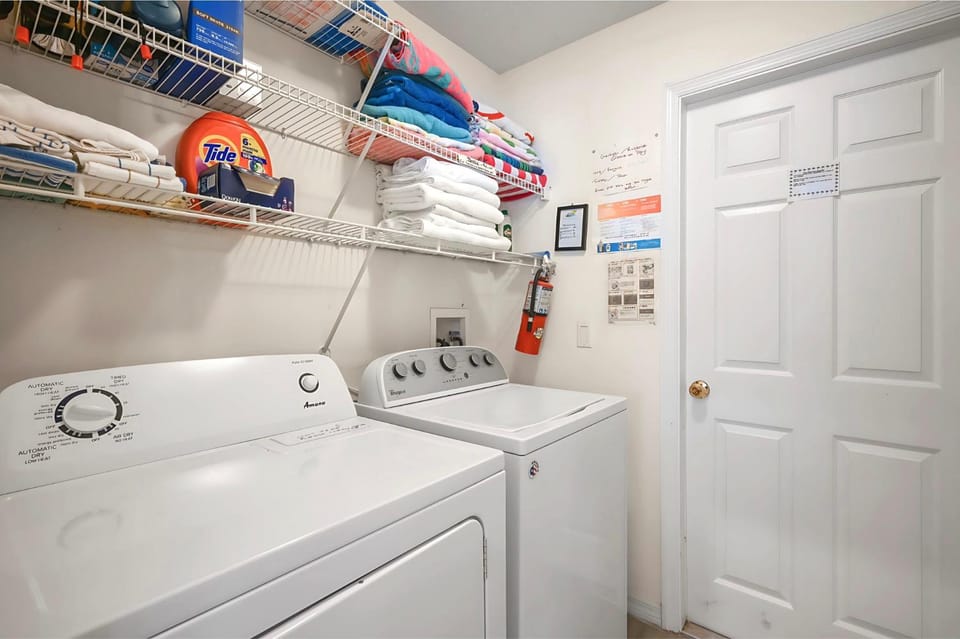 Disney World Getaway: 4 Br - Sunroof - BBQ Bliss Villa in Four Corners
