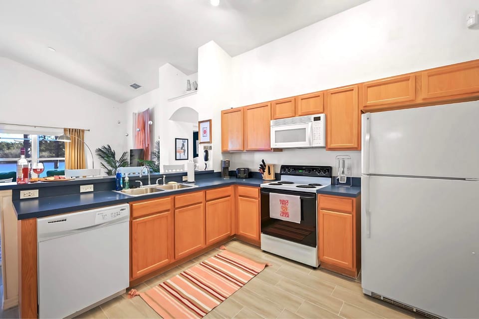 Disney World Getaway: 4 Br - Sunroof - BBQ Bliss Villa in Four Corners