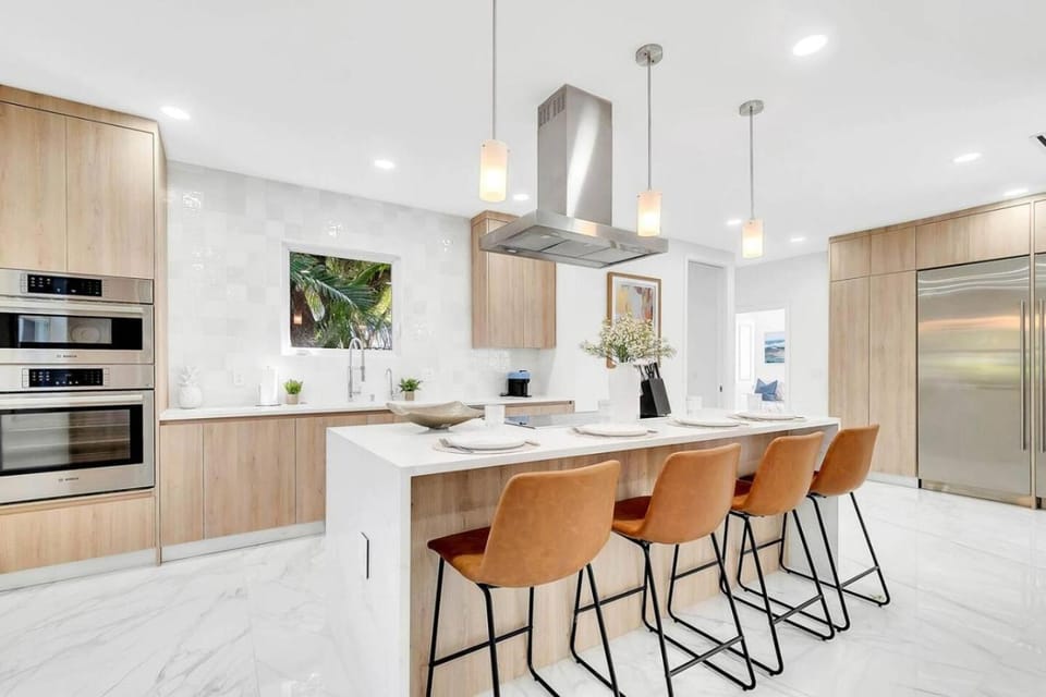 Coffee/tea facilities, Kitchen or kitchenette, Dining area, dishwasher, microwave, oven, stove