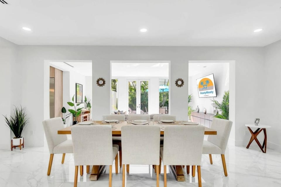 Living room, Decorative detail, Seating area, Dining area