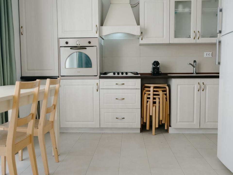 Kitchen or kitchenette, Dining area, pet friendly