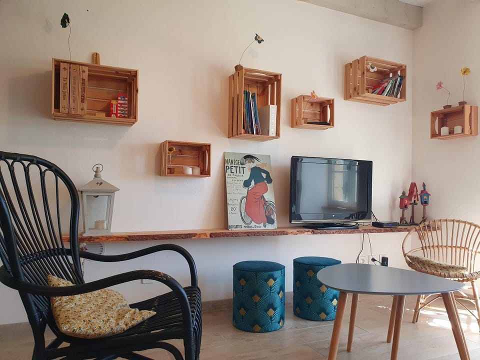 TV and multimedia, Living room, Decorative detail, Decorative detail