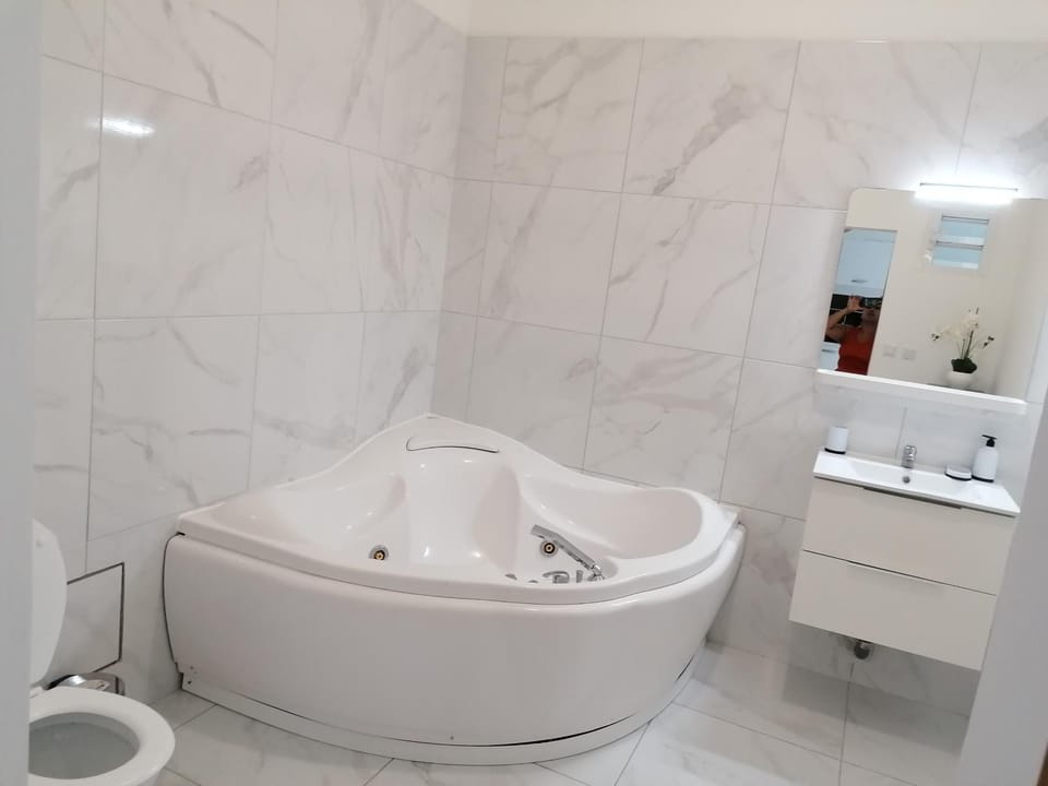 Bathroom, Bath, towels