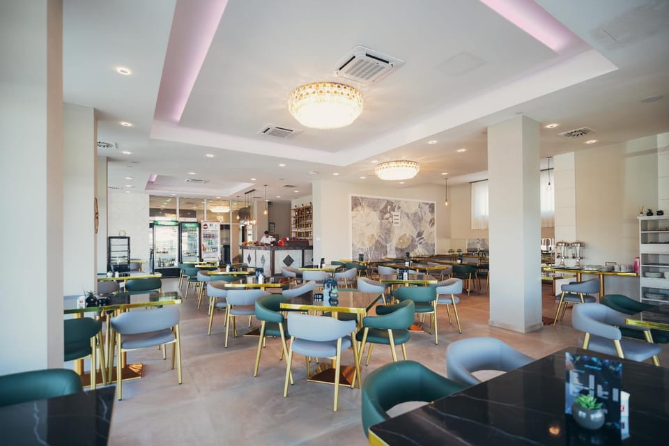 Restaurant/places to eat, Restaurant/places to eat