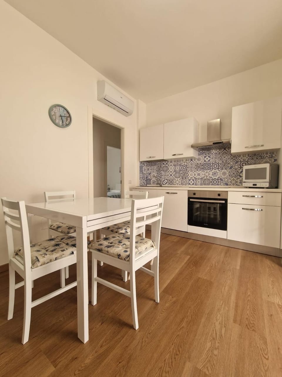 Kitchen or kitchenette, Dining area, dishwasher, oven, stove