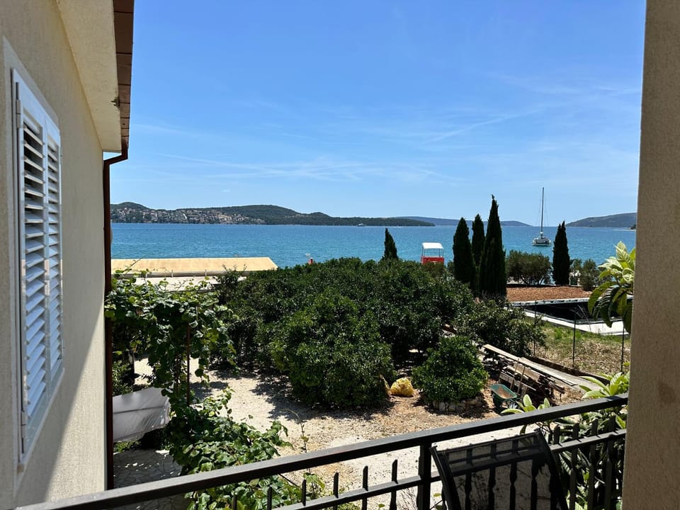 Nearby landmark, Day, Natural landscape, View (from property/room), Balcony/Terrace, Lake view, Mountain view, River view, Sea view