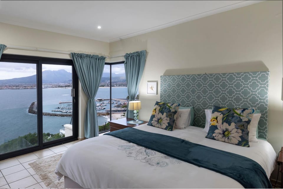Bedroom, Mountain view, Sea view