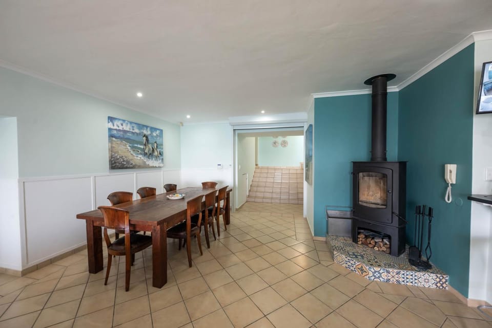 Dining area, flat iron
