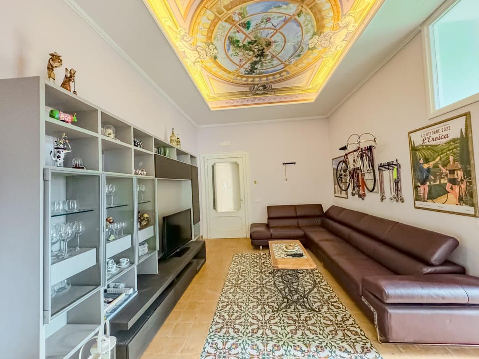 Communal lounge/ TV room, TV and multimedia, Living room