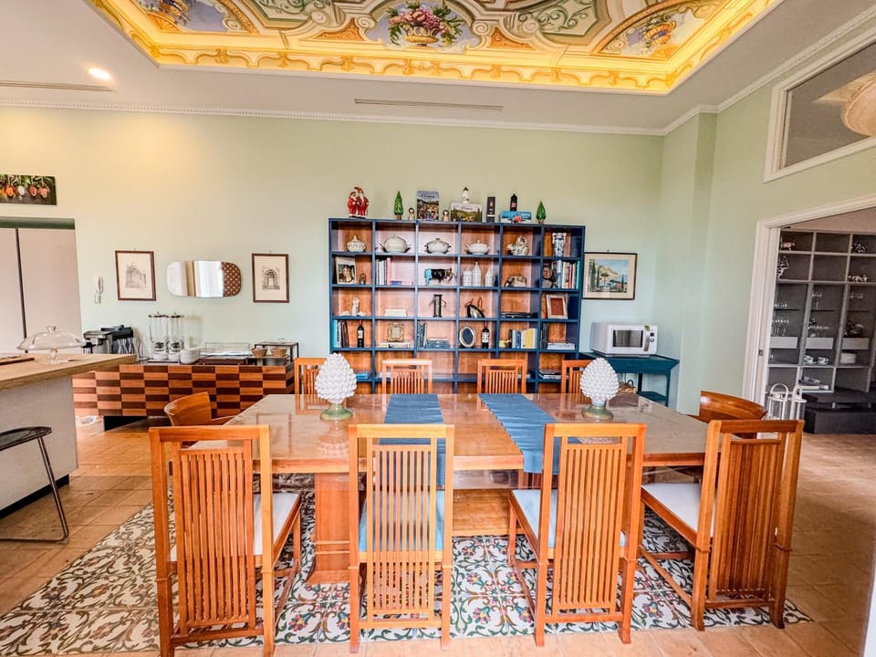 Dining area, Communal kitchen