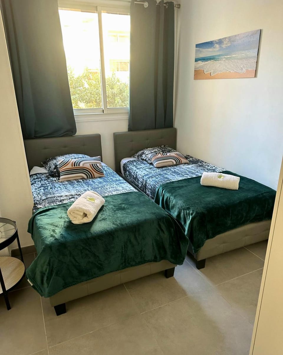 Appartement T3 72m2 Rénové Vieux port Marseille Apartment in Marseille