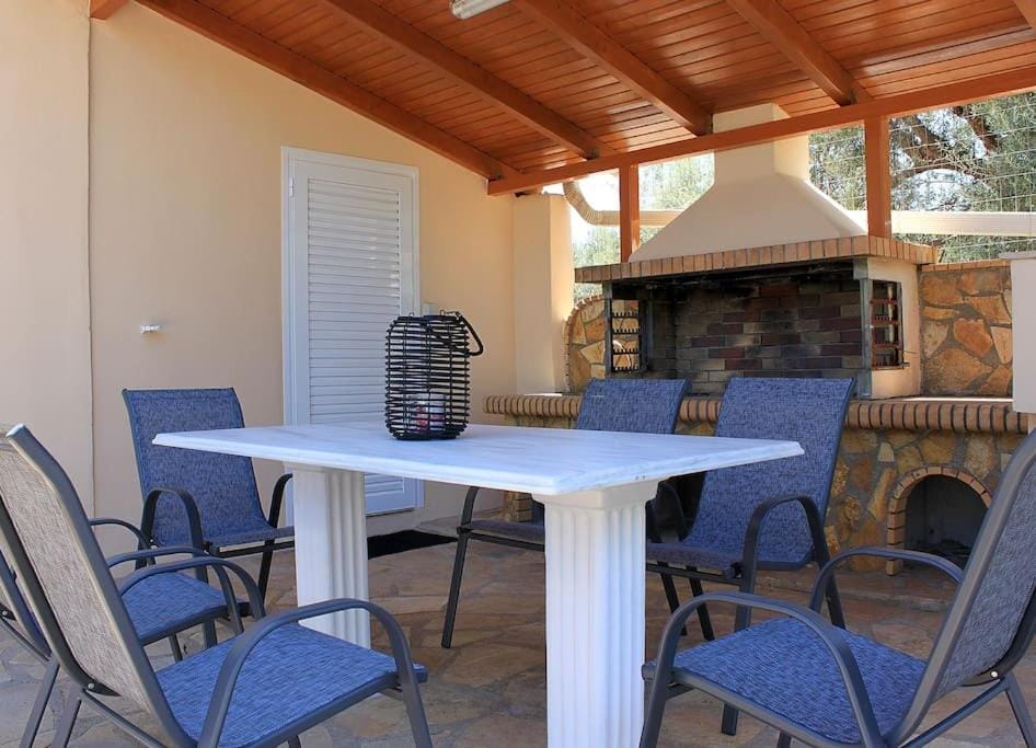 BBQ facilities, Dining area