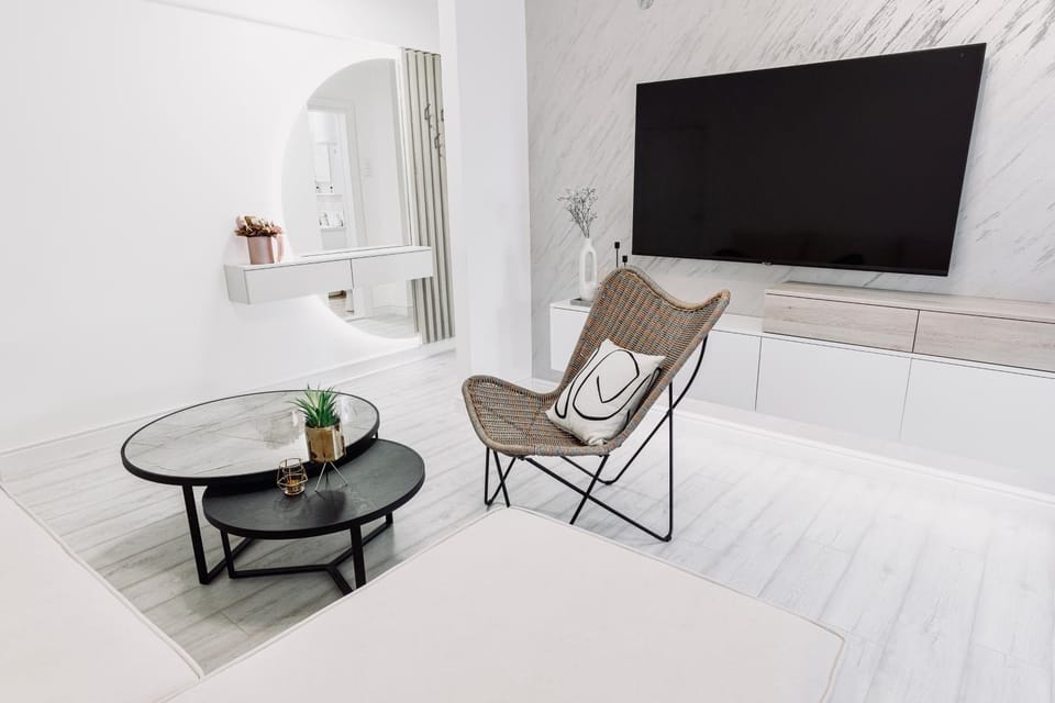 Communal lounge/ TV room, TV and multimedia, Living room, Seating area