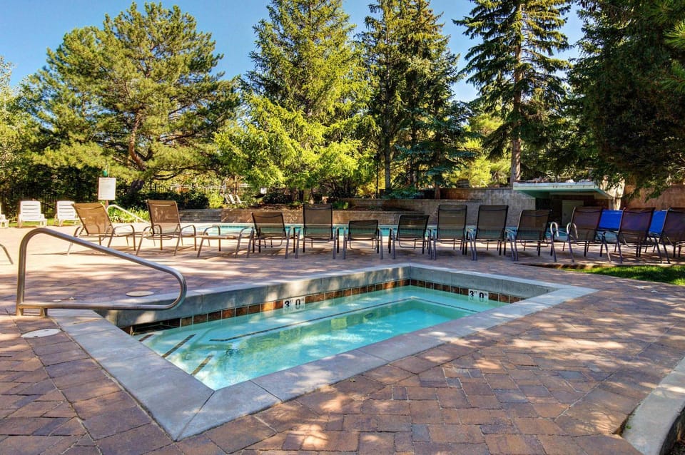 Hot Tub, Swimming pool