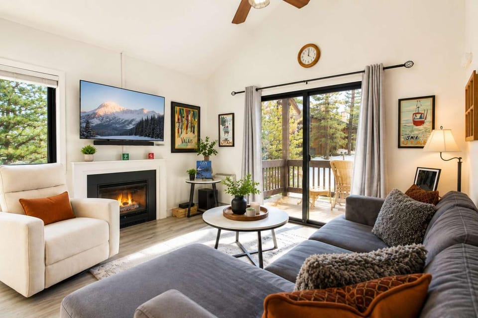 Redpine Peaks Condo Mins to Ski Canyons Resort, Hot tub, Golf, Walk to Lifts! Apartment in Wasatch County