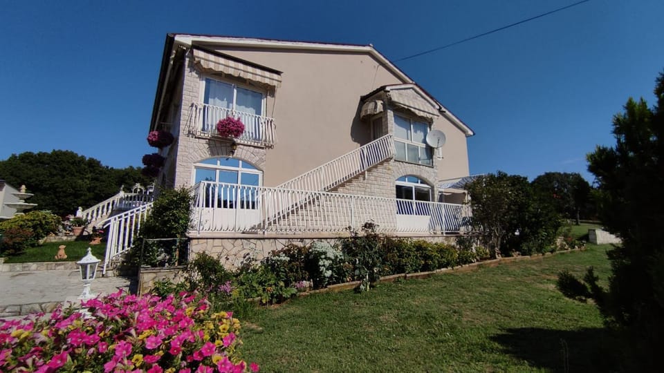 Property building, Garden