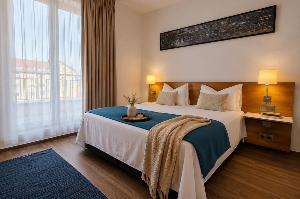 Bed, Bedroom, towels