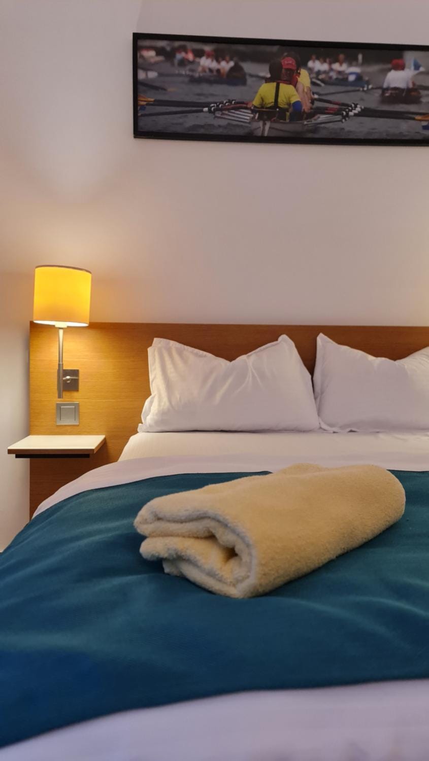 Bed, Photo of the whole room, Bedroom, towels