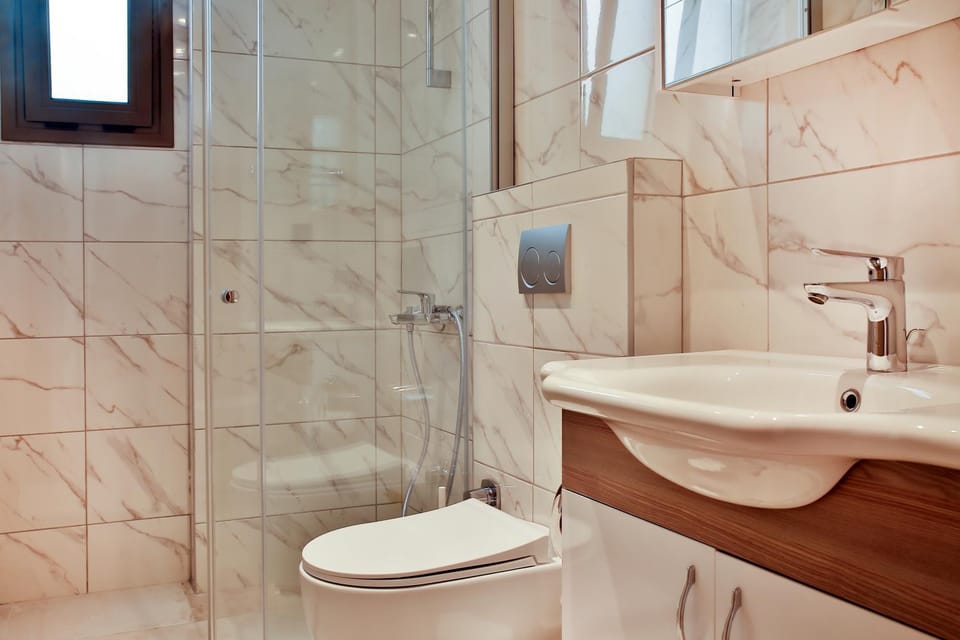 Shower, Toilet, Bathroom