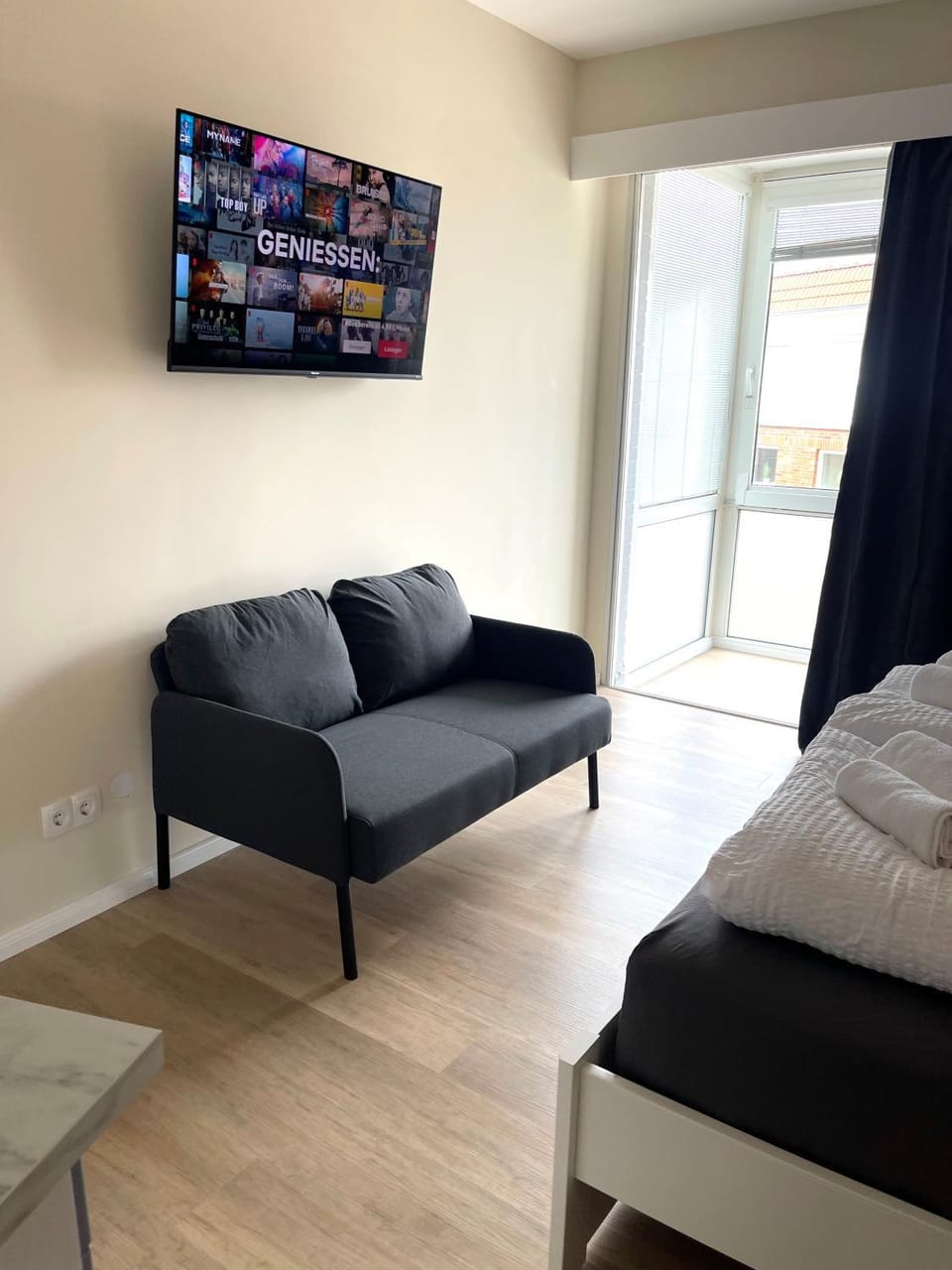 Bed, TV and multimedia, Photo of the whole room, Seating area