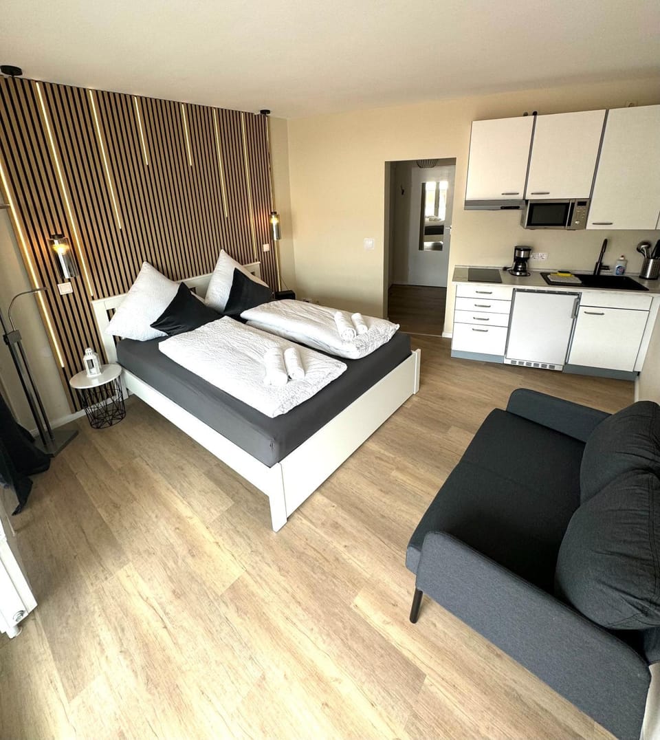 Bed, Kitchen or kitchenette, Living room, Photo of the whole room, Seating area, Bedroom, minibar, towels