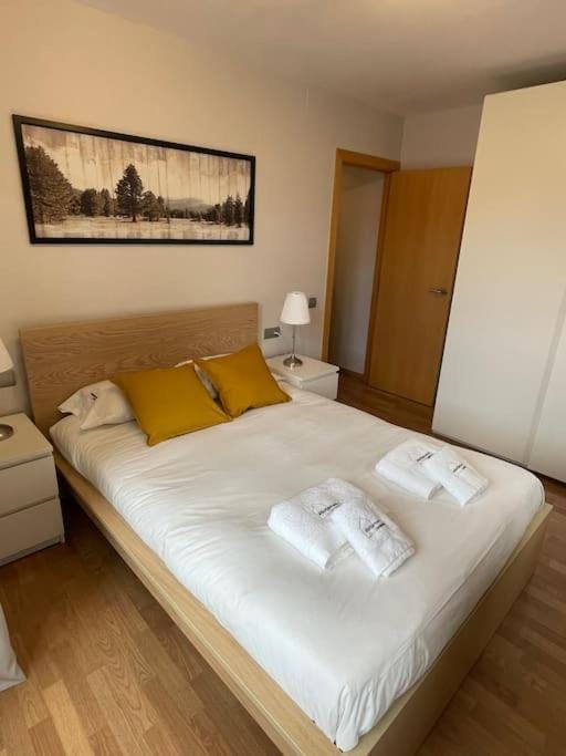 Bed, Photo of the whole room, Bedroom, towels, wardrobe