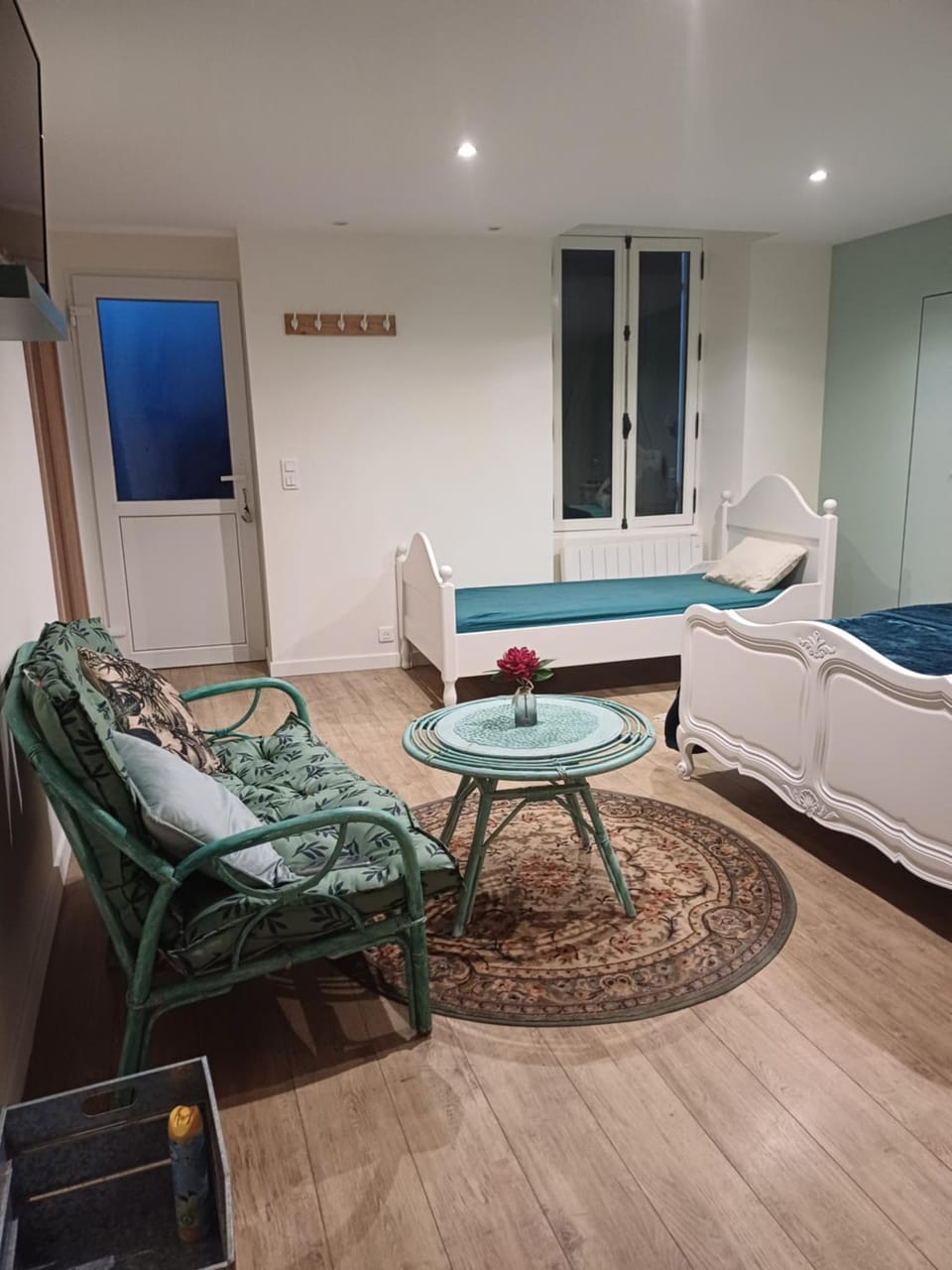 un petit studio moderne et conviviale Bed and Breakfast in Normandy