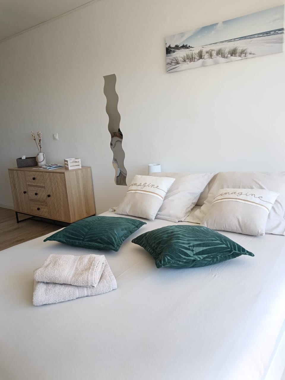 Bed, towels