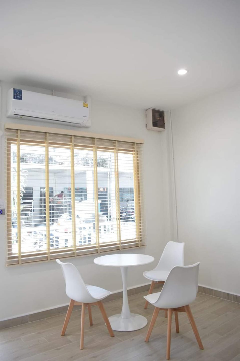 Living room, Seating area, Dining area, air conditioner